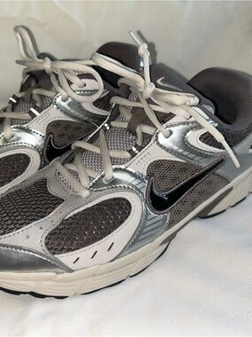 Nike Gray & Silver Mesh Running Shoes with Black Swoosh size 7 Y